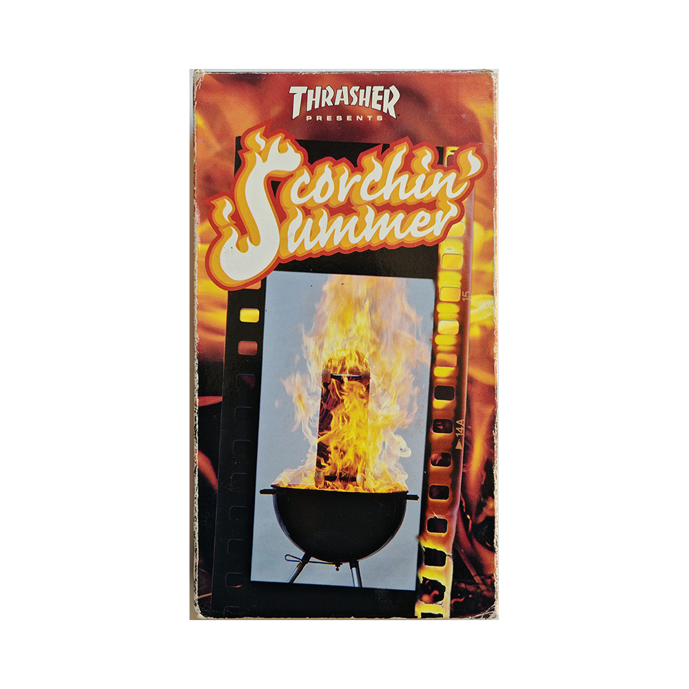 Portada del video VHS de skate de la marca Thrasher, Scorchin Summer. Diseño original clásico del skateboarding - Cultofskateboarding.net Cultofskateboarding.es